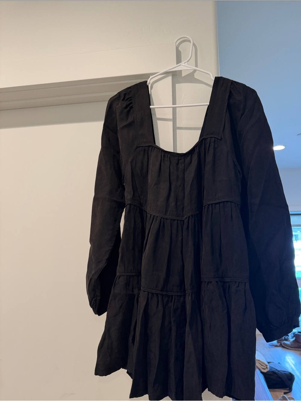 Women's Black Tiered Long-Sleeve Square-Neck Dress